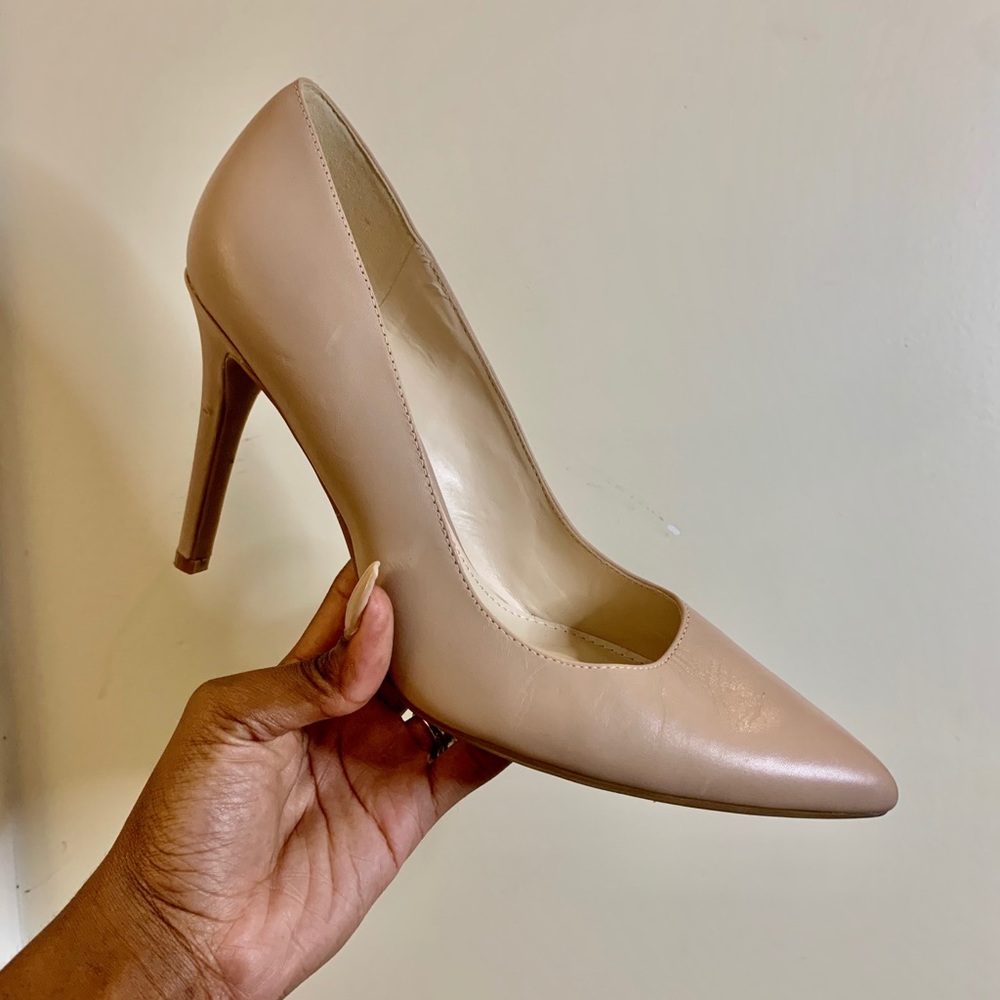 NWOT Nine West Nude Pumps